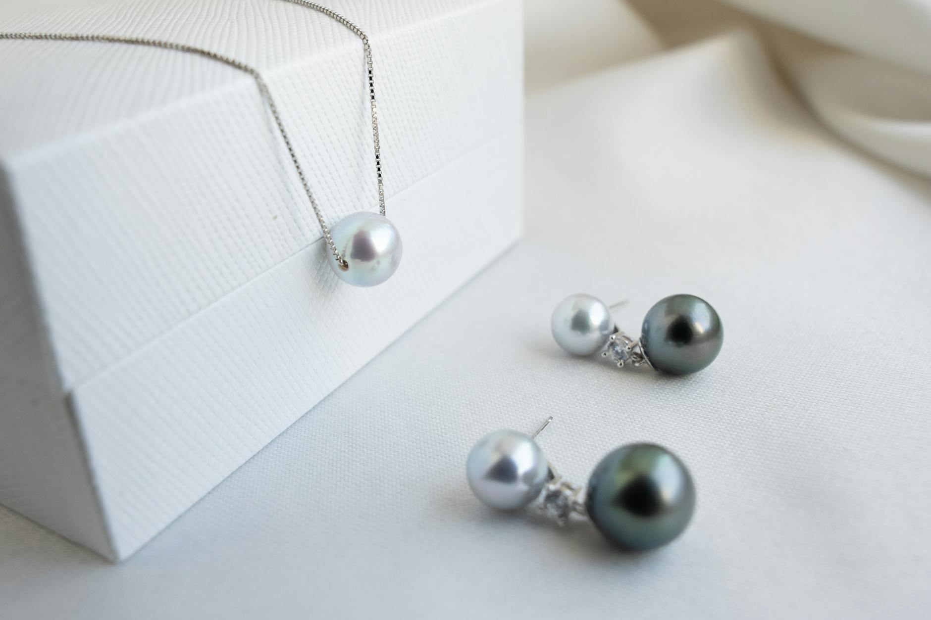 elegant pearl necklace