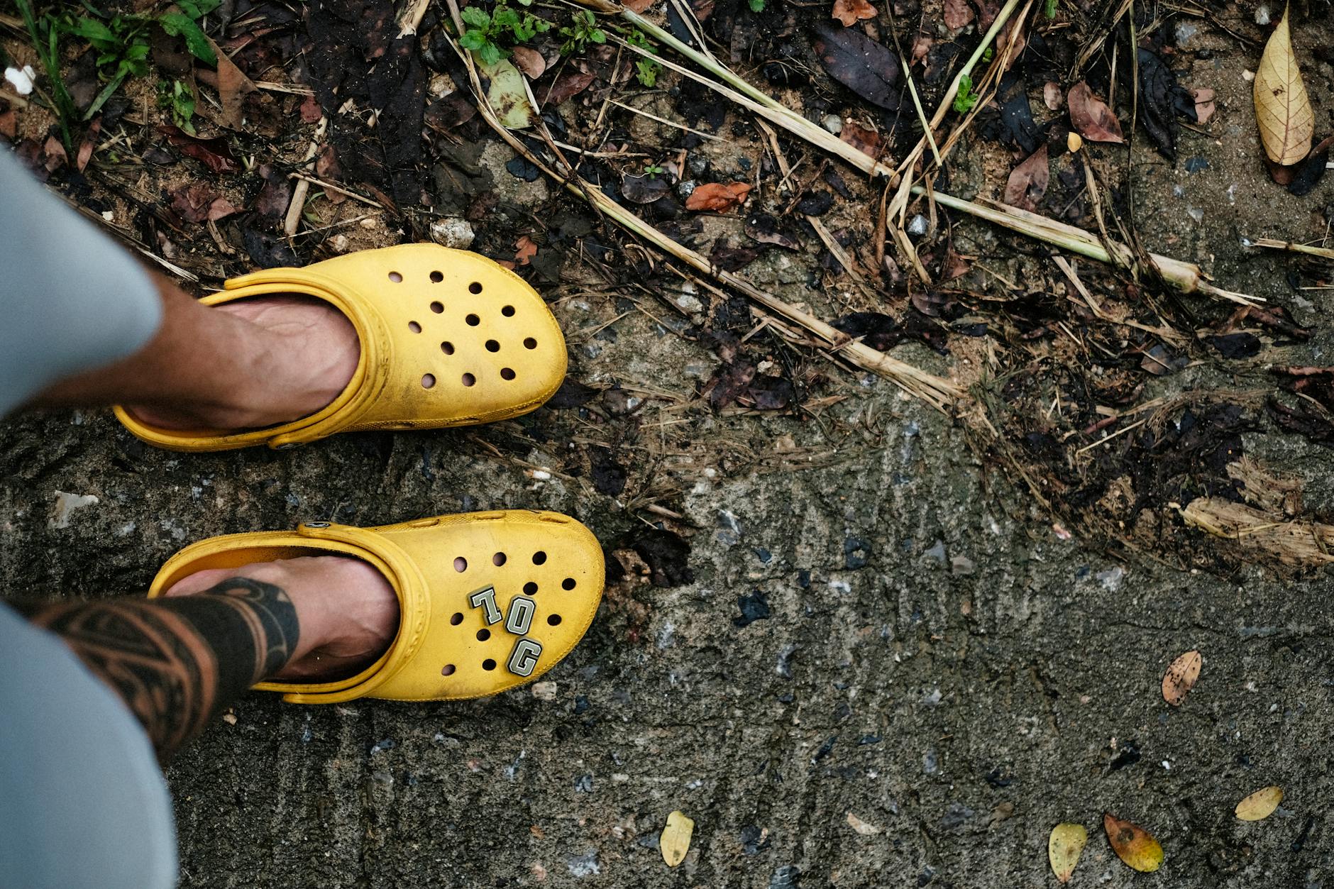men's crocs casual style