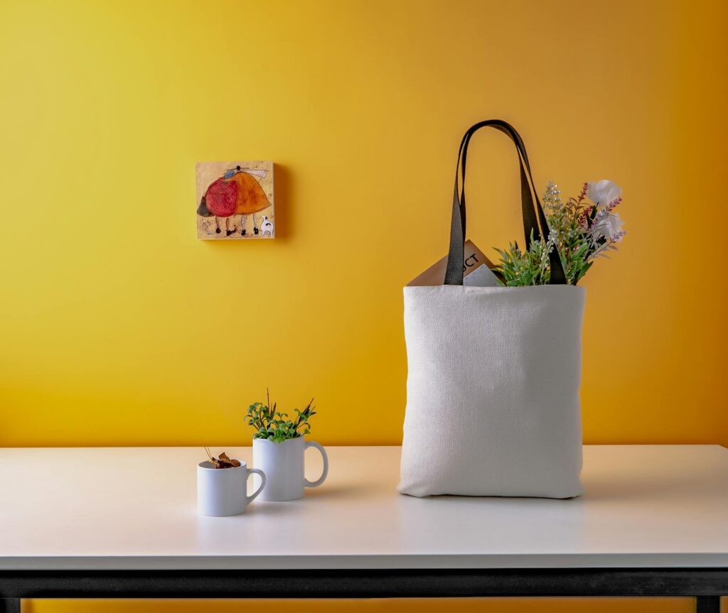 Canvas Tote Bags vs Leather Tote Bags: Which Wins?